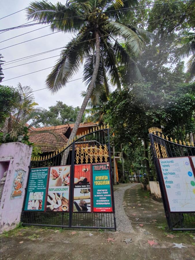 Thriphala Ayurveda Yogashram Apartment Thiruvananthapuram Luaran gambar